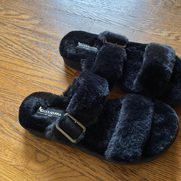 NWOT fuzzy slides, size 7 - Picture 4 of 6